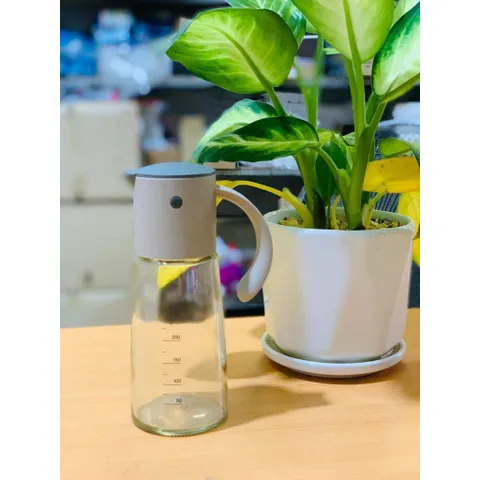 Bình Đựng Dầu Ăn LocknLock 300ml Với Nắp Mở Tự Động - Thiết Kế Độc Đáo Giúp Đổ Dầu Dễ Dàng Và Sạch Sẽ