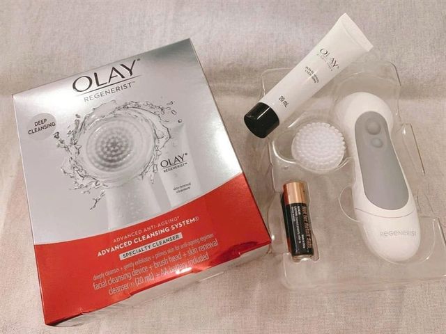 Set máy rửa mặt Olay Regenerist Cleansing