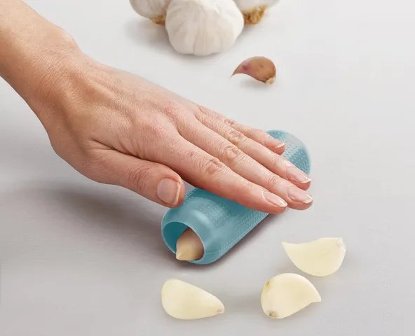 Dụng cụ bóc tỏi silicone Joseph Joseph Duo màu xanh opal - Tiết kiệm thời gian, an toàn và dễ vệ sinh cho căn bếp hoàn hảo