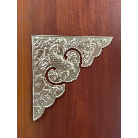 Ốp đồng cá chép loại 23cm ,Nẹp góc hoạ tiết cá chép đồng, góc đồng cửa nhôm, bịt góc cửa nhôm xingfa ,nẹp góc 23cm