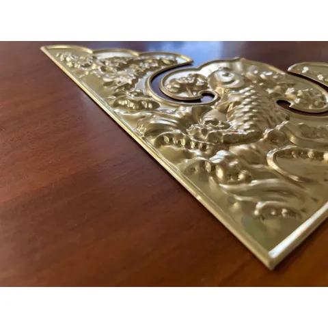 Ốp đồng cá chép loại 23cm ,Nẹp góc hoạ tiết cá chép đồng, góc đồng cửa nhôm, bịt góc cửa nhôm xingfa ,nẹp góc 23cm