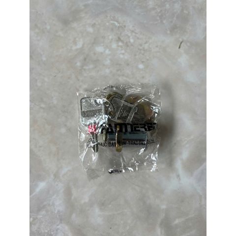 Khóa Tủ Cốp Chìa Vuông HAMMERED 103-30-3F - Hợp Kim Mạ Chrome cho Ngăn Kéo và Đồ Nội Thất