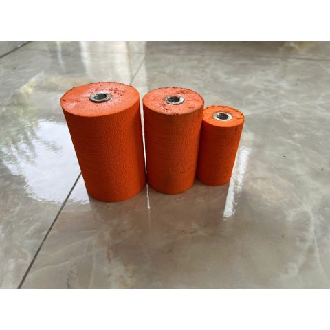Trục lu cam gắn giấy chà nhám ( quả lu nhám)