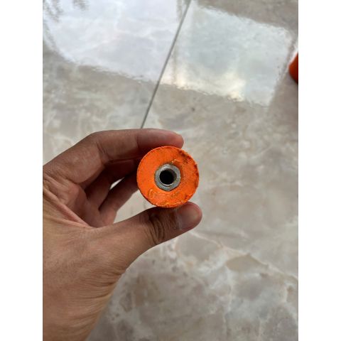 Trục lu cam gắn giấy chà nhám ( quả lu nhám)