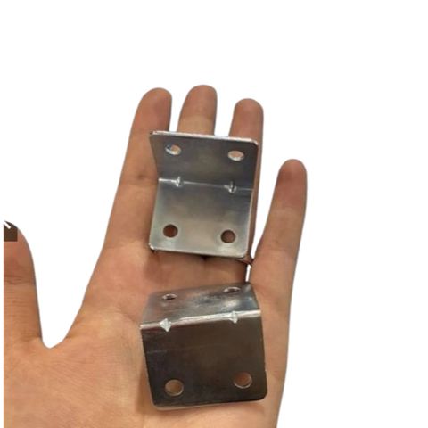 Pát Sắt Bốn Lỗ 3F5 - 100 Cái Chắc Chắn, Cố Định Góc Bàn, Tủ - Vật Liệu Thép Chất Lượng Cao, Dễ Dàng Lắp Đặt