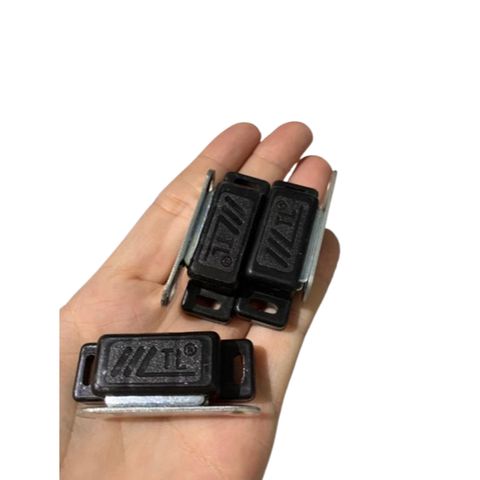 Bịch 10 Nam châm hít cửa tủ nhựa đen, hít cánh cửa tủ bếp.tủ áo ,kệ, lực hút mạnh, nhiều loại, rẻ