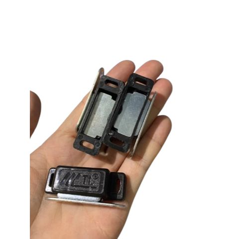 Bịch 10 Nam châm hít cửa tủ nhựa đen, hít cánh cửa tủ bếp.tủ áo ,kệ, lực hút mạnh, nhiều loại, rẻ