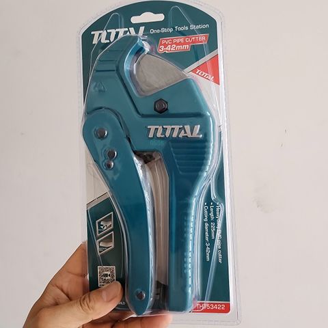 Dao Cắt Ống Nhựa 42mm Total THT53422 - Lưỡi Thép Sắc Bén, Tay Cầm Thiết Kế Ergonomic, Dụng Cụ Cầm Tay Bền Bỉ, Dễ Dùng