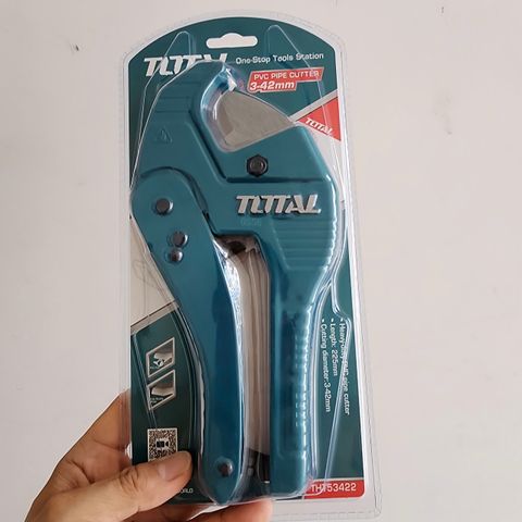 Dao Cắt Ống Nhựa 42mm Total THT53422 - Lưỡi Thép Sắc Bén, Tay Cầm Thiết Kế Ergonomic, Dụng Cụ Cầm Tay Bền Bỉ, Dễ Dùng