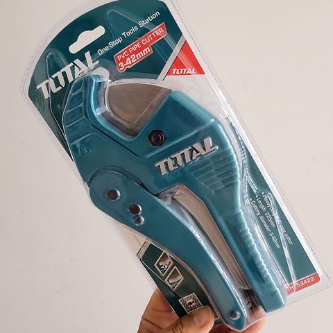 Dao Cắt Ống Nhựa 42mm Total THT53422 - Lưỡi Thép Sắc Bén, Tay Cầm Thiết Kế Ergonomic, Dụng Cụ Cầm Tay Bền Bỉ, Dễ Dùng