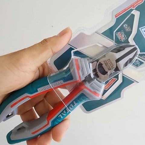 Kìm Cắt Cao Cấp 7 Inch Total THT230706S - Lưỡi Sắc Bén, Chất Liệu Thép CR-V, Tay Cầm Chống Trượt Dùng Trong Gia Đình và Công Nghiệp