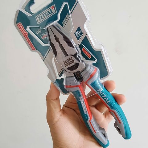 Kìm Điện 8 Inch Total THT210806S - Chất Liệu CR-V, Lưỡi Cắt Sắc Bén, Tay Cầm Cách Điện 1000V, Dụng Cụ Cầm Tay Chuyên Nghiệp