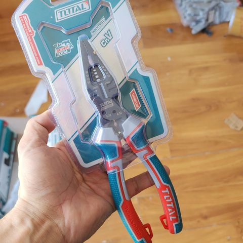Kìm Điện Đa Năng 8 Trong 1 Total THTMF186 - Dài 8 Inch, Tiện Lợi, Chất Liệu CR-V, Tay Cầm Cách Điện, Dụng Cụ Cầm Tay Hữu Ích