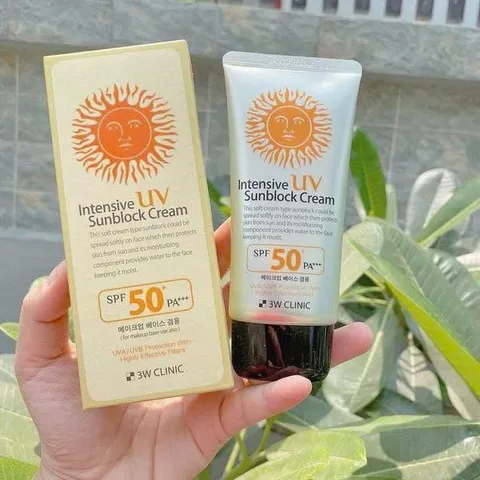 Kem Chống Nắng Natural Vita -Moist Sun Cream SPF50 70ml - Bảo Vệ Da Hiệu Quả, Giữ Ẩm, Dễ Dàng Trang Điểm