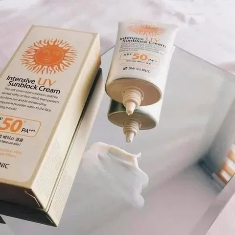 Kem Chống Nắng Natural Vita -Moist Sun Cream SPF50 70ml - Bảo Vệ Da Hiệu Quả, Giữ Ẩm, Dễ Dàng Trang Điểm