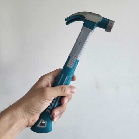 Búa Nhổ Đinh Total THTCH0086 - 8Oz (220g) Thép Carbon Chịu Nhiệt, Tay Cầm Nhựa Chống Trượt, Dụng Cụ Sửa Chữa Thợ Mộc