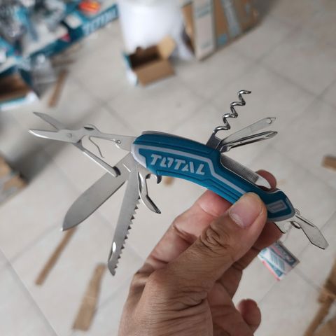 Dao Đa Năng Total THMFK0126 - 12 Công Năng Gọn Nhẹ, Dụng Cụ Cầm Tay Thích Hợp Cho Đi Phượt và Sửa Chữa