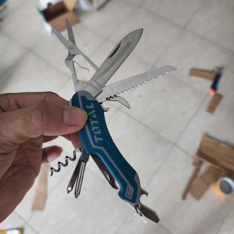 Dao Đa Năng Total THMFK0126 - 12 Công Năng Gọn Nhẹ, Dụng Cụ Cầm Tay Thích Hợp Cho Đi Phượt và Sửa Chữa