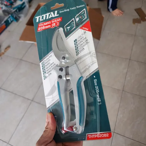 Kéo Cắt Tỉa Cây Kiểng 8 Inch Total THTP62082 - Lưỡi Thép Carbon Sắc Bén, Tay Cầm Nhựa TPR Êm Thoải Mái Thích Hợp Cho Làm Vườn