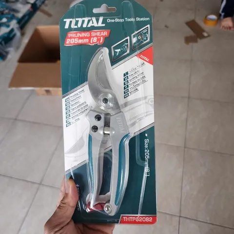 Kéo Cắt Tỉa Cây Kiểng 8 Inch Total THTP62082 - Lưỡi Thép Carbon Sắc Bén, Tay Cầm Nhựa TPR Êm Thoải Mái Thích Hợp Cho Làm Vườn