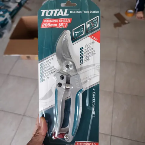 Kéo Cắt Tỉa Cây Kiểng 8 Inch Total THTP62082 - Lưỡi Thép Carbon Sắc Bén, Tay Cầm Nhựa TPR Êm Thoải Mái Thích Hợp Cho Làm Vườn