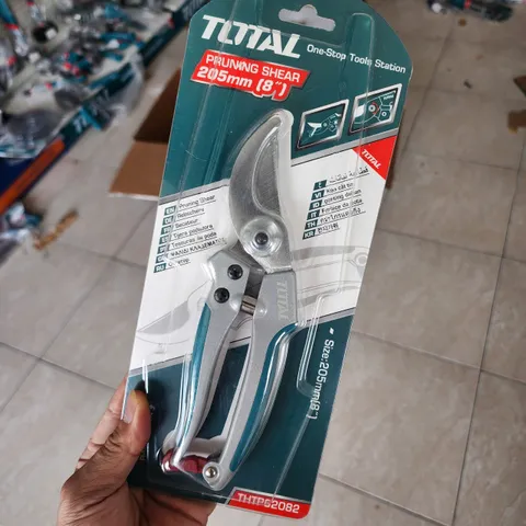 Kéo Cắt Tỉa Cây Kiểng 8 Inch Total THTP62082 - Lưỡi Thép Carbon Sắc Bén, Tay Cầm Nhựa TPR Êm Thoải Mái Thích Hợp Cho Làm Vườn