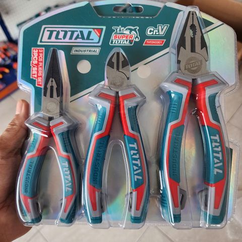 Bộ kìm điện, kìm cắt và kìm nhọn 3 chi tiết Total THT2K0301