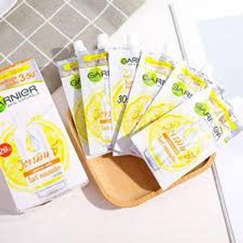 Gói Serum Garnier Sáng Da Mờ Thâm Vitamin C Booster 7.5ml