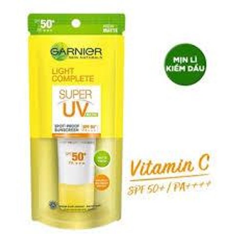 Kem Chống Nắng Garnier Light Complete SPF50 PA+++ Kiềm Dầu & Sáng Da 15ml - Bảo Vệ Da Tối Ưu và Dưỡng Sáng Da, Không Nhờn Rít