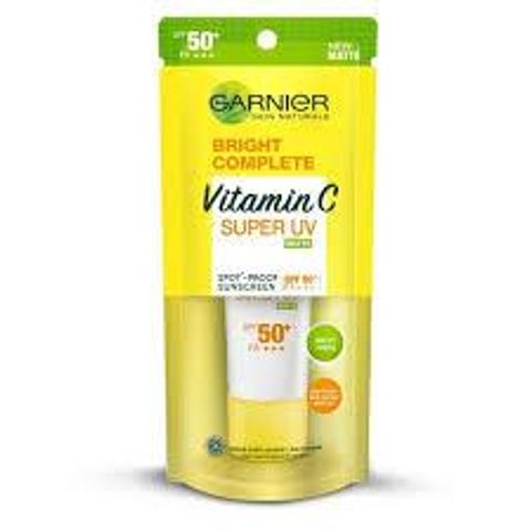 Kem Chống Nắng Garnier Light Complete SPF50 PA+++ Kiềm Dầu & Sáng Da 15ml - Bảo Vệ Da Tối Ưu và Dưỡng Sáng Da, Không Nhờn Rít
