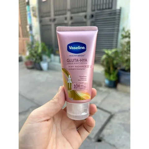 Sữa Dưỡng Thể Vaseline Gluta-Hya 70ml - Dưỡng Da Sáng Mịn, Thẩm Thấu Nhanh, Không Nhờn Rít, Chăm Sóc Cơ Thể Từ Thái Lan