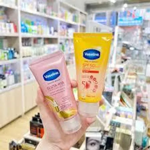 Sữa Dưỡng Thể Vaseline Gluta-Hya 70ml - Dưỡng Da Sáng Mịn, Thẩm Thấu Nhanh, Không Nhờn Rít, Chăm Sóc Cơ Thể Từ Thái Lan
