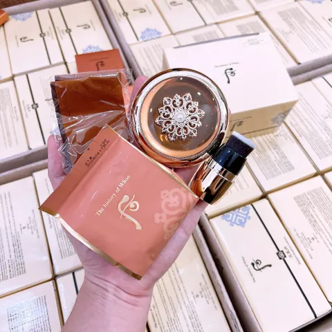 Phấn Nước Chống Nắng Dưỡng Trắng Whoo Radiant Essence Cushion SPF50+/PA+++ - Set 1 Lõi, 1 Cọ, Bao Đựng - Trang Điểm Cao Cấp