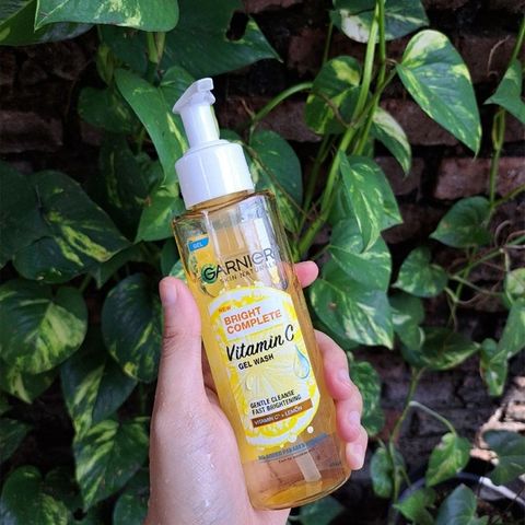 Gel Rửa Mặt Garnier Vitamin C Sạch Sâu Dịu Nhẹ Sáng Da 120ml 265299