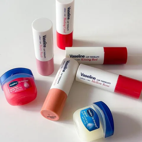 Son Dưỡng Có Màu Vaseline Lip Therapy Colour Stick 4.2g - Màu Hồng Đào Pretty Peach, Giải Pháp Dưỡng Môi Mềm Mại, Trang Điểm Tươi Tắn