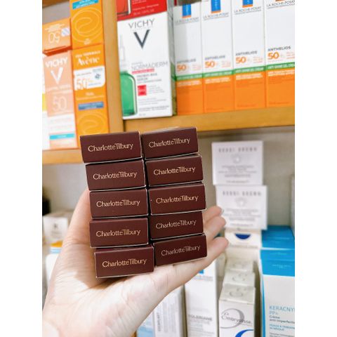Son Charlotte Tilbury Matte Revolution Mini - Màu Pillow Talk 1.1gr, Lì nhưng Không Khô, Độ Bền Cao, Giữ Môi Mịn Màng, Làn Môi Đầy Đặn