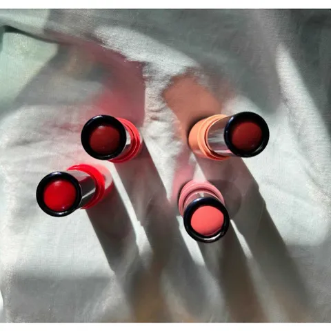 Son Dưỡng Môi Có Màu Vaseline Lip Therapy Colour Stick 4.2g - Màu 02 Blushing Coral, Dưỡng Ẩm, Lên Màu Tươi Tắn, Giải Pháp Lý Tưởng Cho Mọi Ton Da