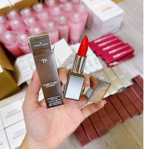 Son Tom Ford Extrême Badass Lip Color 01 Scarlet Shock - Son Lì Đỏ Tươi Sang Trọng Dưỡng Ẩm Tiện Dụng Cho Môi