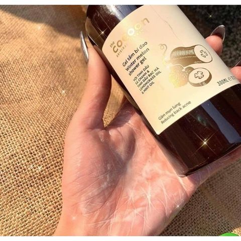 Gel Tắm Cocoon Bí Đao 310ml - Giảm Mụn Lưng, Làm Sạch Da, Thư Giãn, Tinh Dầu Sả Chanh và Bạc Hà