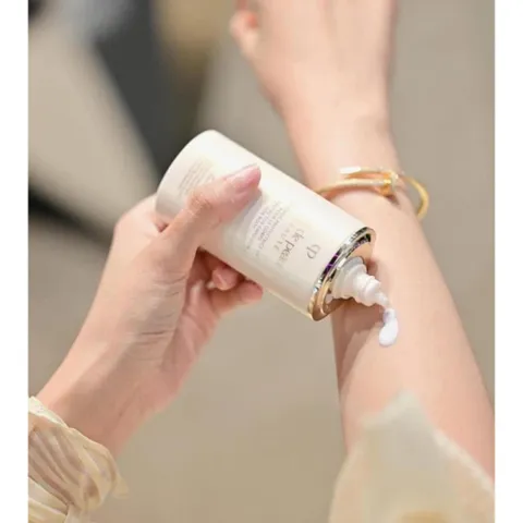 Kem Chống Nắng Toàn Thân Clé de Peau Beauté SPF50+ PA++++ - Bảo Vệ Da Chống Nắng Mặt Trời, Giữ Ẩm Mịn Màng và Đàn Hồi