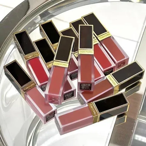 Son Kem Tom Ford Liquid Lip Luxe Matte 123 Devoted - Đỏ Nâu Sang Trọng, Lì Mịn, Bám Màu Tốt - Lựa Chọn Hoàn Hảo Cho Phong Cách Quyến Rũ