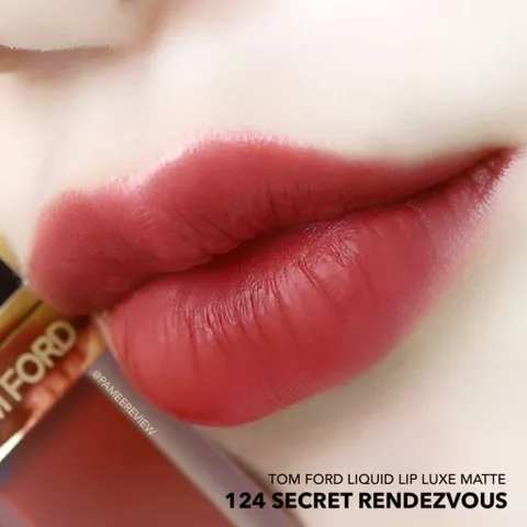 Son Kem Tom Ford Liquid Lip Luxe Matte 124 Secret Rendezvous - Màu Đỏ Lạnh Sang Trọng, Quyến Rũ, Bám Màu 8 Tiếng