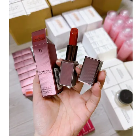 Son Tom Ford 02 Rose Petal - Son Lì Matte Limited Edition 3g Màu Đỏ Đất Sang Trọng, Quyến Rũ, Thiết Kế Tinh Tế