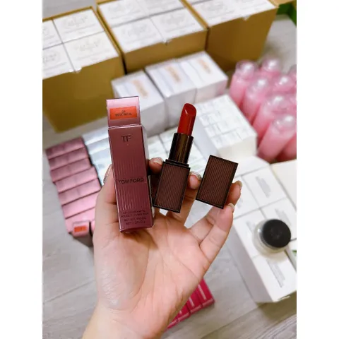 Son Tom Ford 02 Rose Petal - Son Lì Matte Limited Edition 3g Màu Đỏ Đất Sang Trọng, Quyến Rũ, Thiết Kế Tinh Tế