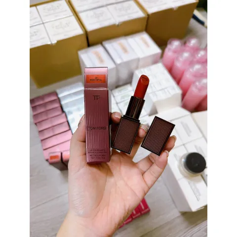 Son Tom Ford 02 Rose Petal - Son Lì Matte Limited Edition 3g Màu Đỏ Đất Sang Trọng, Quyến Rũ, Thiết Kế Tinh Tế