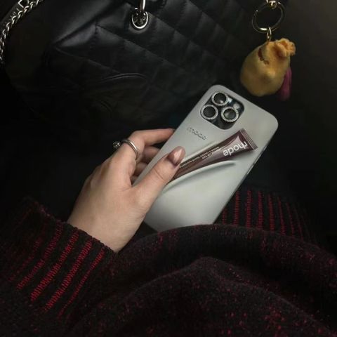 Ốp điện thoại iPhone Bill Us Case Rhode - Bảo vệ chắc chắn, phong cách hiện đại, thiết kế thời trang cho tín đồ công nghệ.