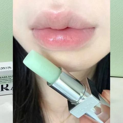Son Dưỡng Prada Balm Lip Care 3.8g U00 - Dưỡng Ẩm, Hiệu Ứng Lì, Tông Màu Phù Hợp Tất Cả, Thiết Kế Sang Trọng, Dành Cho Mọi Tông Da