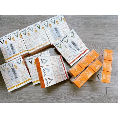 Kem Chống Nắng Vichy Capital Soleil Mattifying 3in1 SPF50+ 50ml cho Da Dầu Mụn - Chống Ô Nhiễm và Bụi Mịn Hằng Ngày