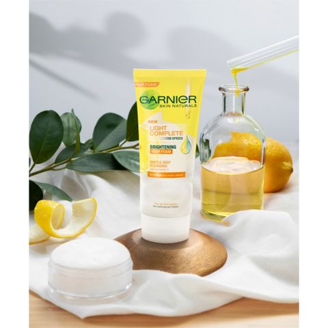 Sữa Rửa Mặt Garnier Tạo Bọt Light Complete Brightening 100ml - Dưỡng Sáng Da, Giúp Làm Sạch Sâu Cho Làn Da Rạng Rỡ