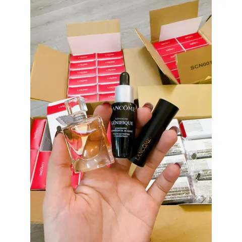 Set 3 Món Lancôme La Vie Est Belle - Nước Hoa Mini 4ml, Serum Trẻ Hóa Da 10ml và Son Môi Matte Mini 505 Adoration 1.6g